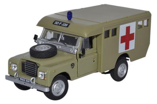 Cararama 1/43 Land Rover Ambulance Army image