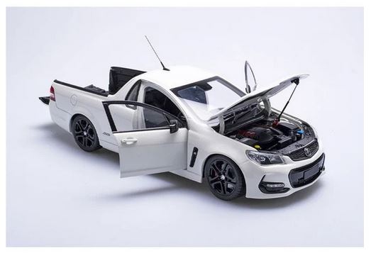 Biante 1/18 Holden VFII Commodore SSV Redline Ute image