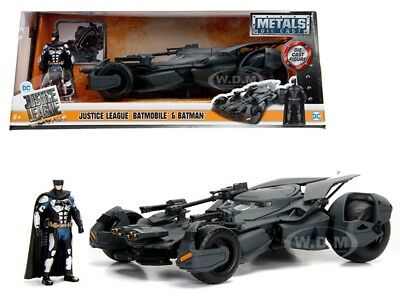 Jada 1/24 2017 Batmobile with Batman image