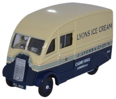 Oxford  1/76 Commer Q25 Van  Lyons Ice Cream image