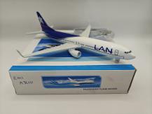 DModels 1/400 Boeing 737-800 Latam with Stand image