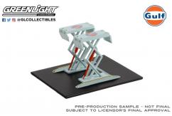 Greenlight 1/64 Double Scissor Lift - Gulf Oil image