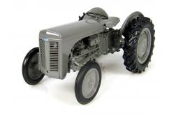 Universal Hobbies 1/16 1947 Massey Ferguson TEA 20 image