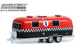 Greenlight 1/64 1971 Airstream Double - Axle Land Yacht image