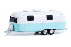 Greenlight 1/64 1971 Airstream Double - Axle Land Yacht Safari image