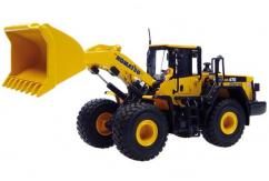 Universal Hobbies 1/50 Komatsu WA470 Loader image