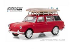 Greenlight 1/64 1962 Volkswagen T3 Squareback with Surfboards image