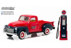 Greenlight 1/18 1950 GMC 150 Gulf Oil with Vinatage Gas Pump Red/Black image