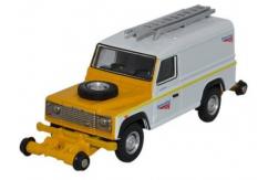 Oxford  1/76 Land Rover Defender- Network Rail  image