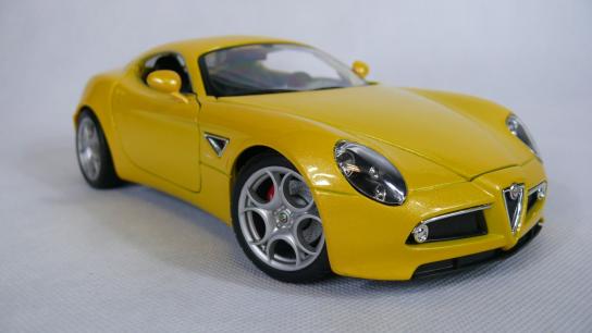 Bburago 1/18 Alfa Romeo 8C Competizione image