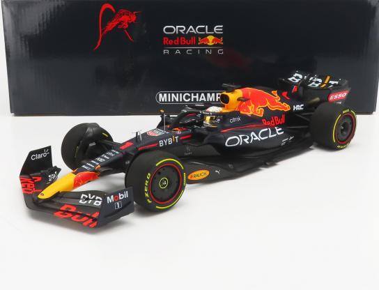 Minichamps 1/18 Red Bull Racing F1 2022 #1 Max Verstappen image