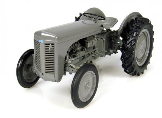 Universal Hobbies 1/16 1947 Massey Ferguson TEA 20 image