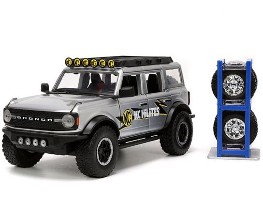 Jada 1/24 2021 Ford Bronco KC HiLiTES w/ Extra Wheels image