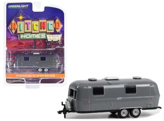 Greenlight 1/64 1971 Airstream Double-Axle Land Yacht Safari image