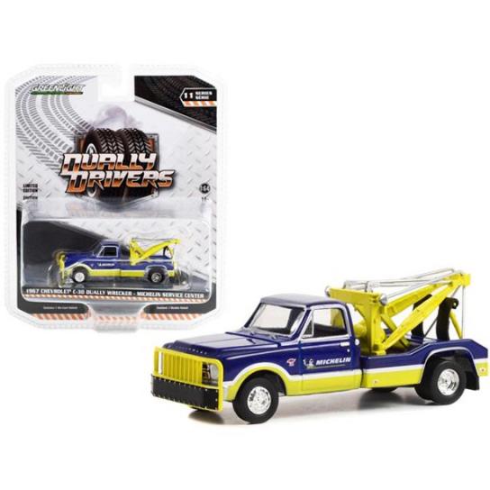 Greenlight 1/64 1967 Chevrolet C-30 Dually Wrecker image