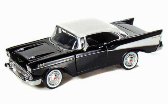 Motormax 1/24 1957 Chev Bel Air - Black/White image