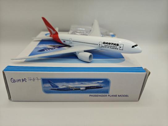 DModels 1/400 Boeing 787 Dreamliner Qantas with Stand image