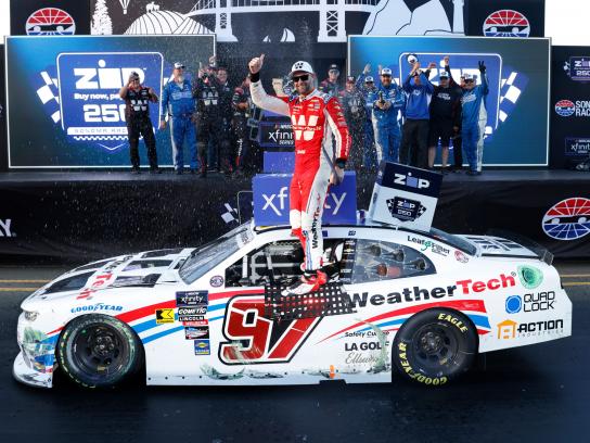 Lionel Racing 1/24 Chevrolet NASCAR #97 WeatherTech - Shane Van Gisbergen image
