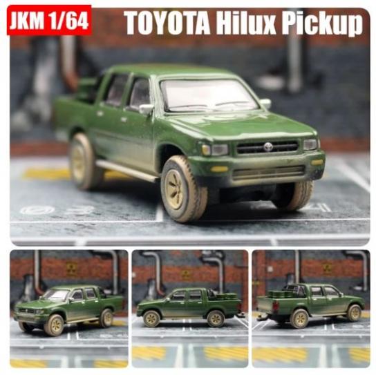 DModels 1/64 Toyota Hilux Green with Mud image