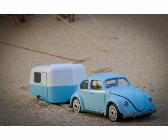 Majorette 1/64 VW Beetle & Trailer Blue image
